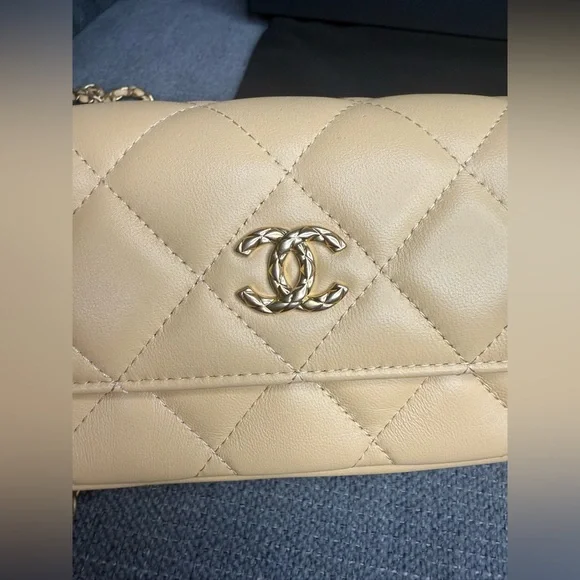 CHANEL CC flap lambskin WOC phone holder on chain - Picture 9 of 15